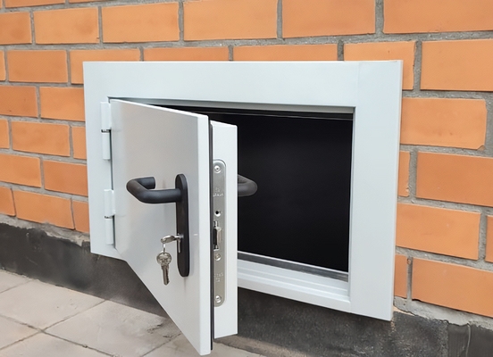 Люк ei небольших размеров