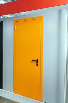 Оранжевая дверь