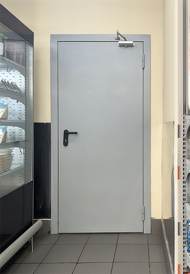 Дверь в служебное помещение Дверь в служебное помещение